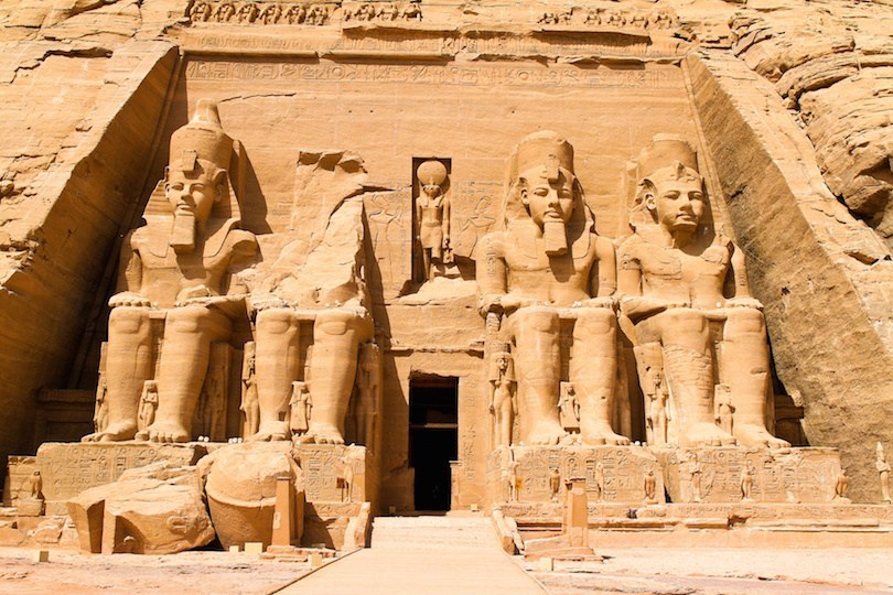 معبد أبو سمبل، 230 كم جنوب غرب أسوان، مصر.