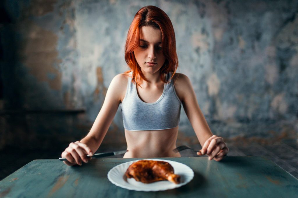 تشير الأبحاث إلى أن حوالي 1 في المئة من المراهقات في العالم مصابات بـ«فقدان الشهية-anorexia».