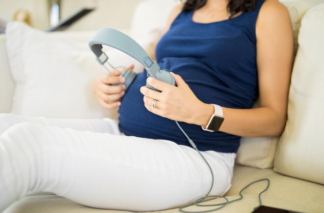 الاستماع إلى الموسيقى خلال الحمل