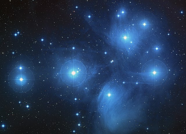 ما هي العناقيد النجمية؟